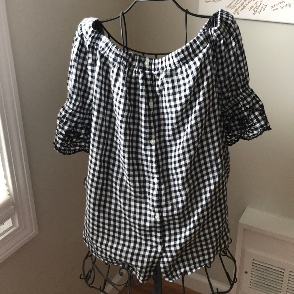 Off the shoulder adorable blouse